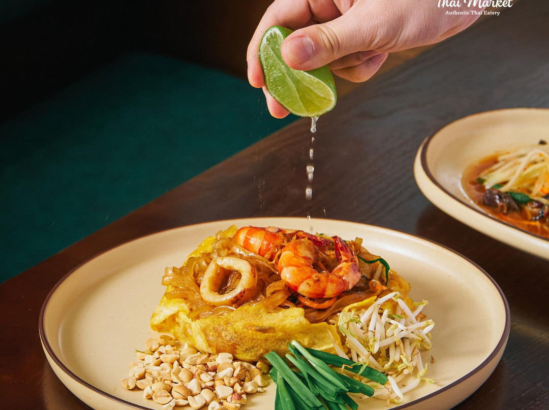Thai Market Restaurant -  Lê Văn Việt