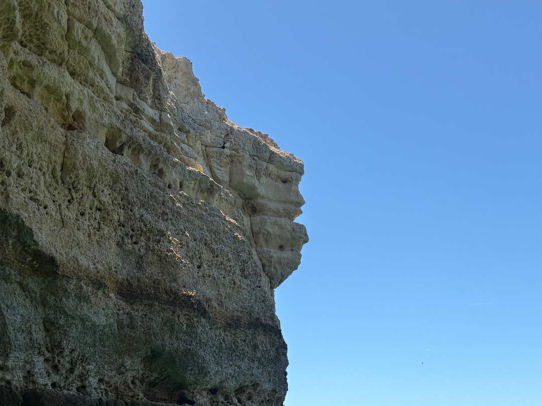 Praia da Senhora da Rocha-Porches必去景点