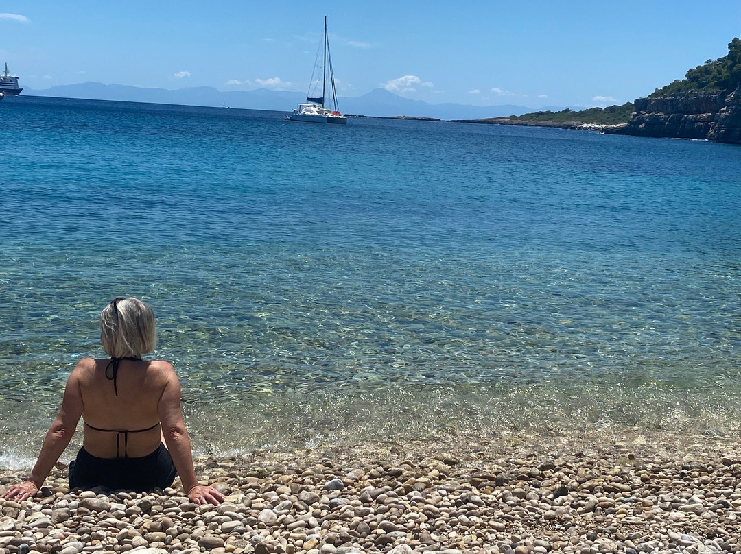 Roussoum Gialos Beach-Patitiri必去景点