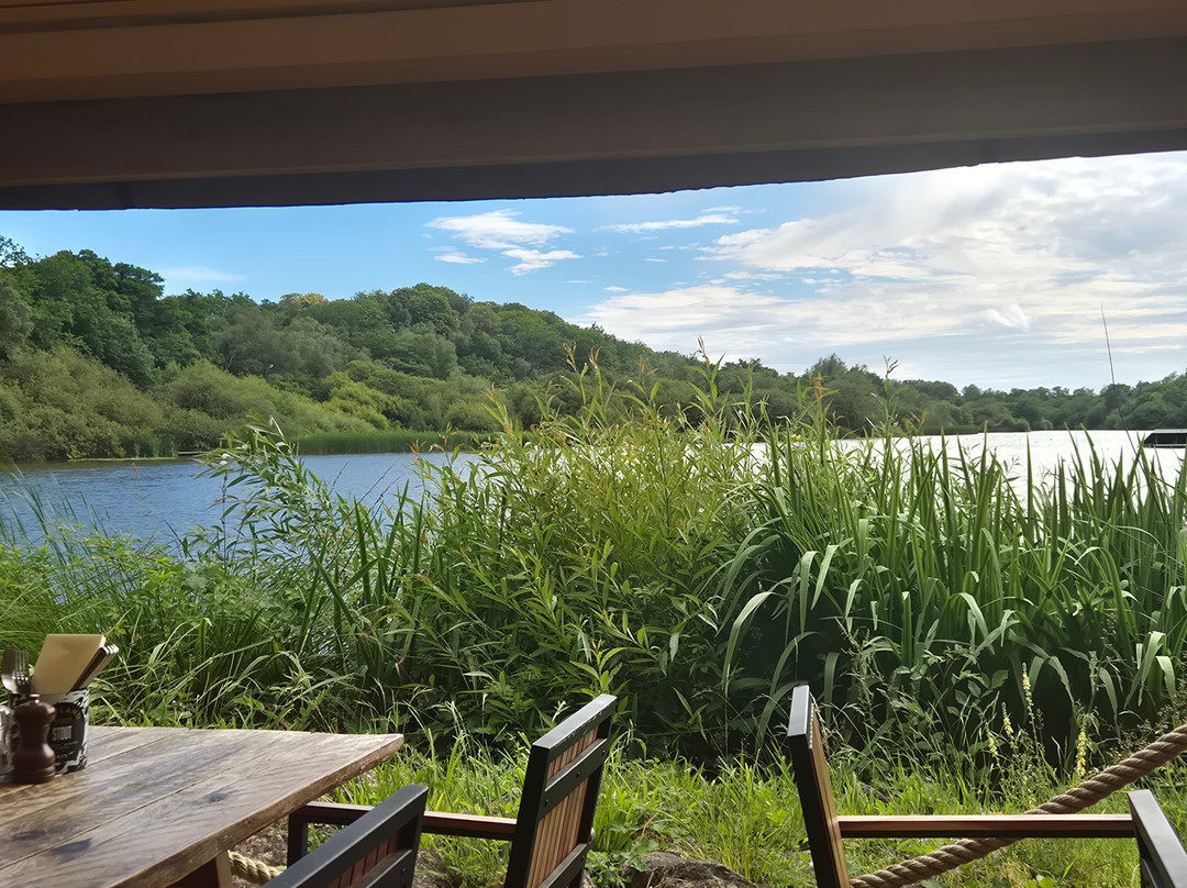 The Wiremill Lakeside Pub & Inn主图
