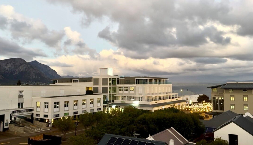 鲸海岸全套房酒店主图