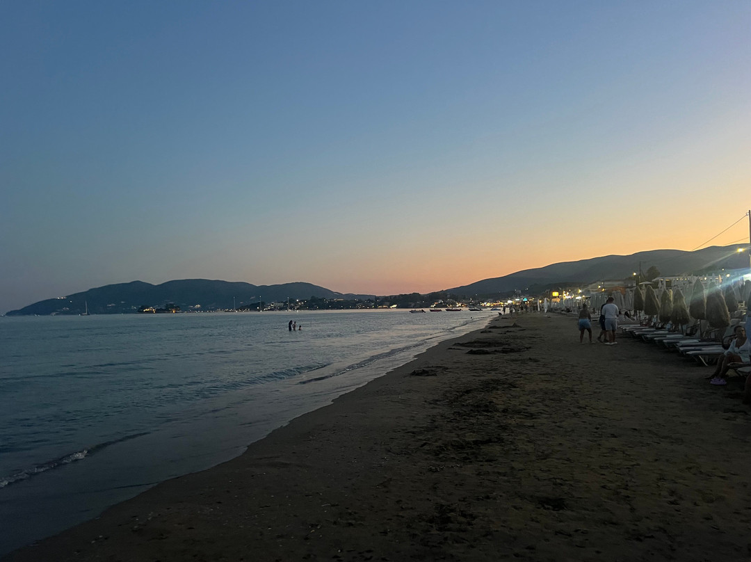海神海滩酒店主图
