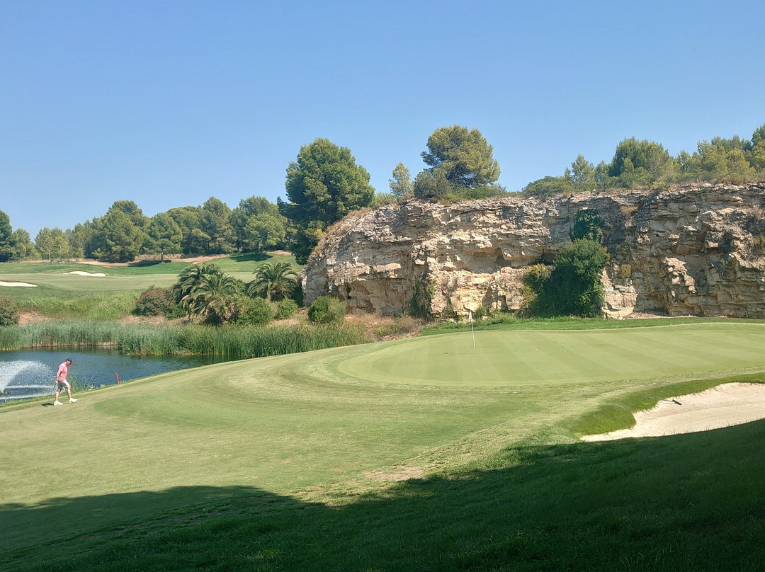 Infinitum Golf Hills-萨洛必去景点