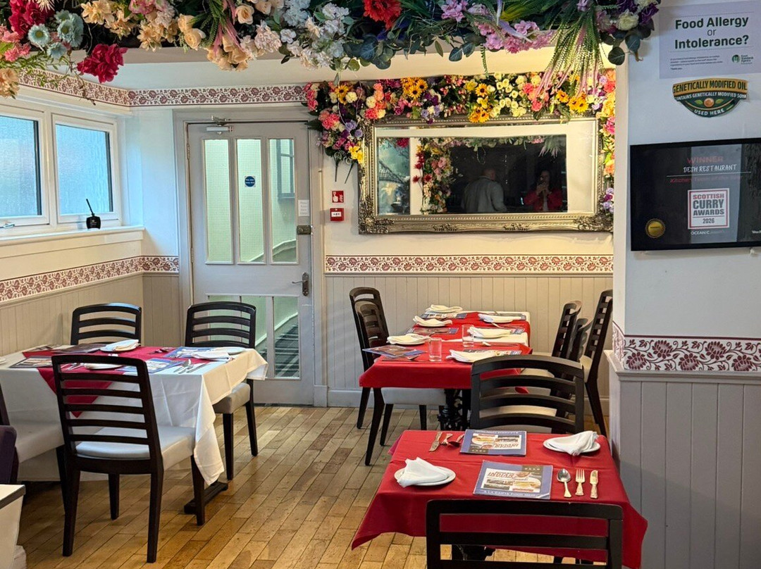 峭壁酒店主图
