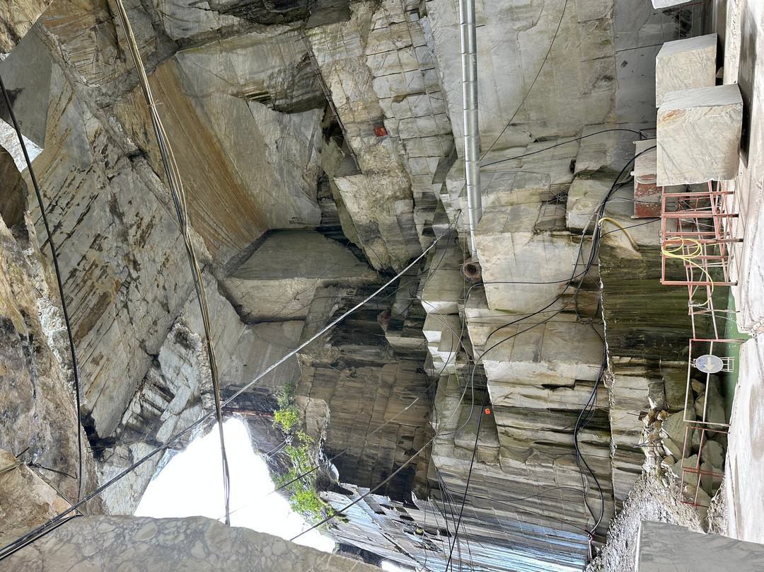 Cave Di Marmo Di Levigliani