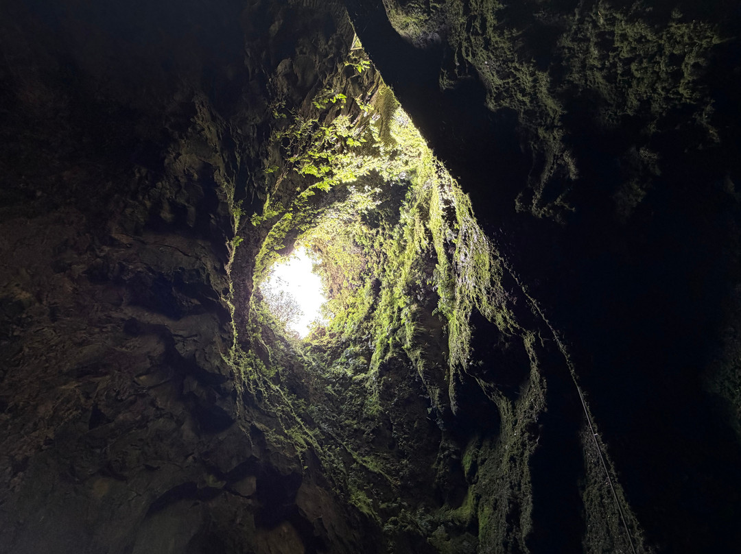 Algar do Carvao-Porto Judeu必去景点
