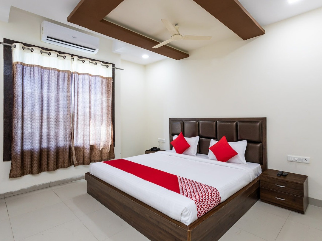 OYO 24843 Hotel Maple Blue