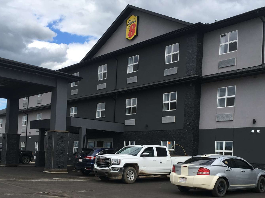 Super 8 by Wyndham Hardisty主图