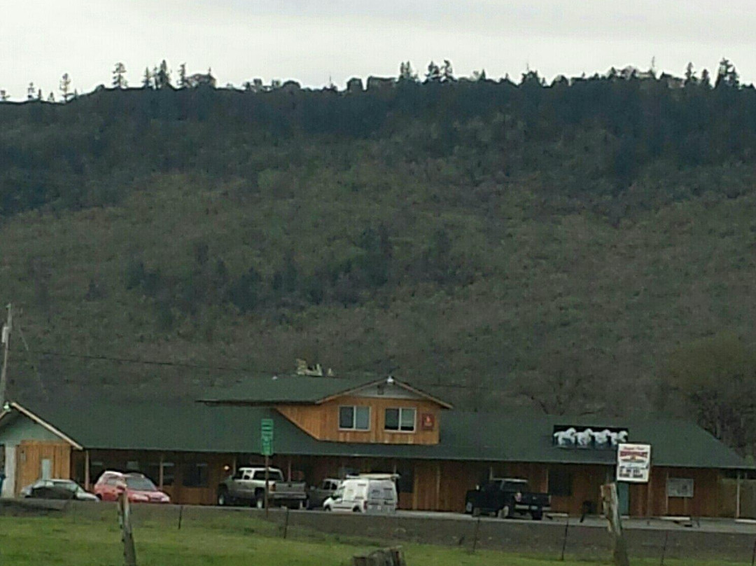 Shady Cove餐馆和美食-Triple Tree Restaurant