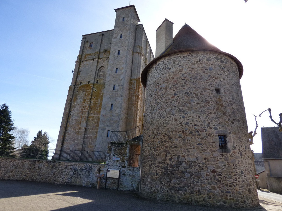 Musee Du Donjon De La Toque-Huriel必去景点