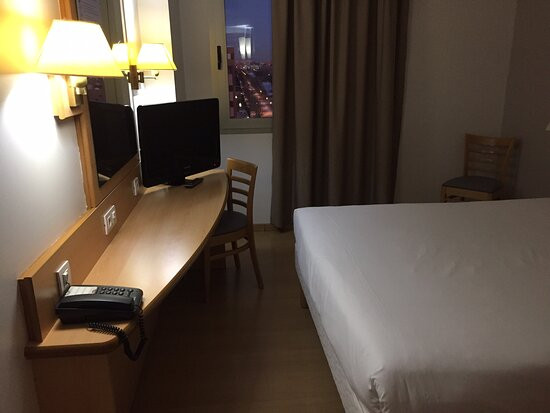 马德里阿尔卡拉德埃纳雷斯康铂酒店主图