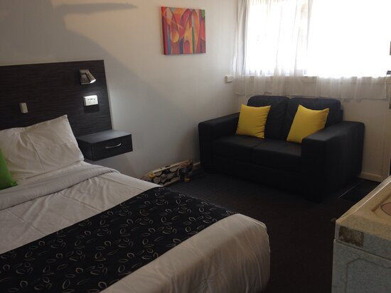 Budget on the Lake主图