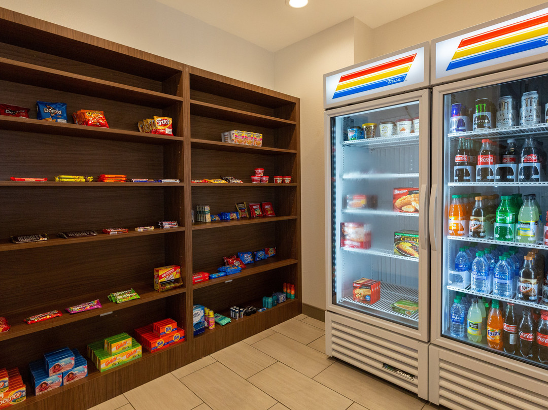 Holiday Inn Express & Suites Kingfisher By IHG主图