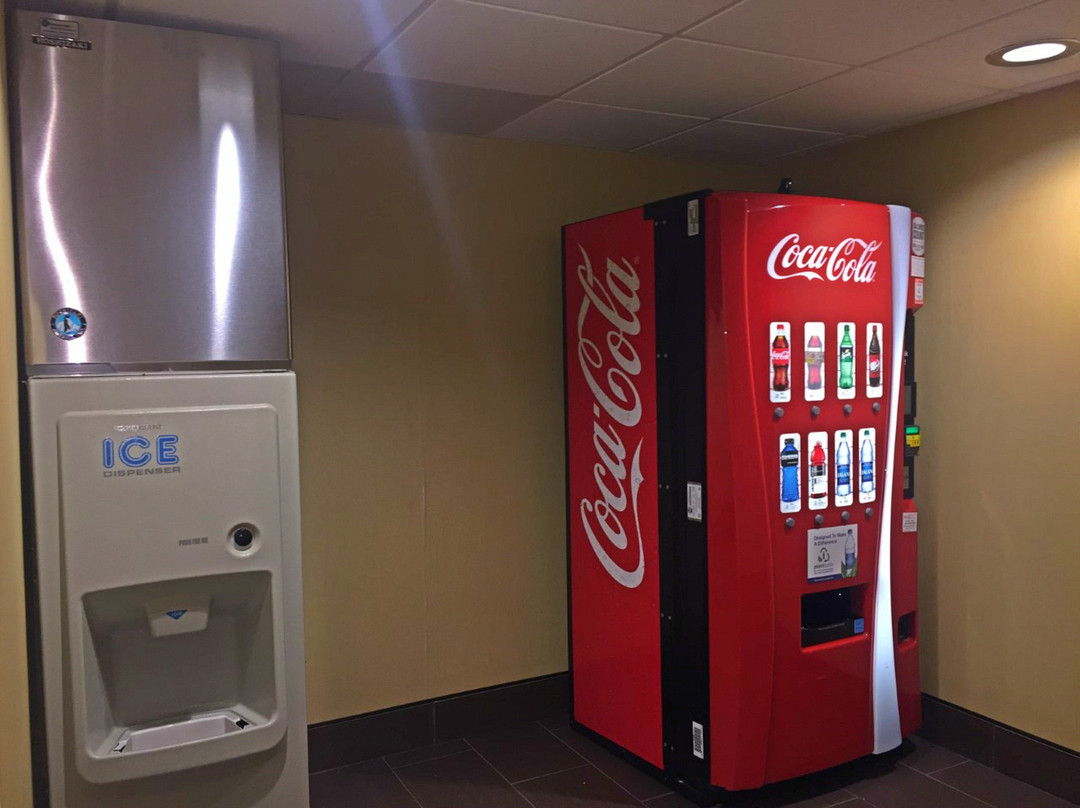 Holiday Inn Express & Suites Danbury - I-84 By IHG主图