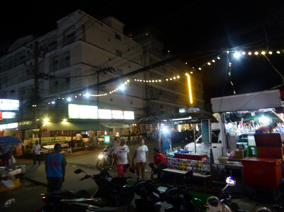 Dragon Night Market-芭东海滩必去景点