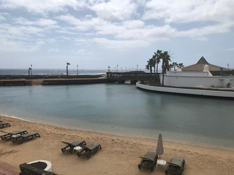 沙滩度假村主图