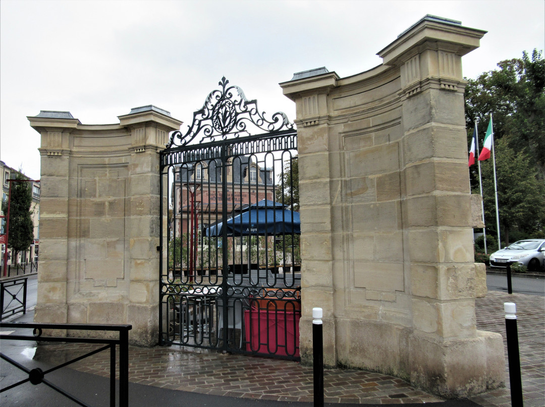 L'Hôtel de ville dit château Frappart-戈内斯必去景点