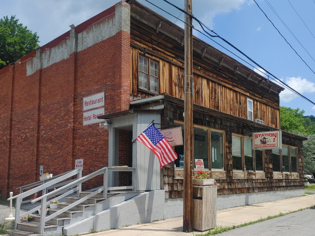 Station 2 Restaurant & Motel