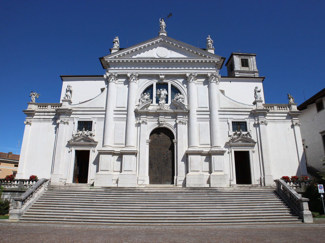 Duomo di San Michele Arcangelo景点图片