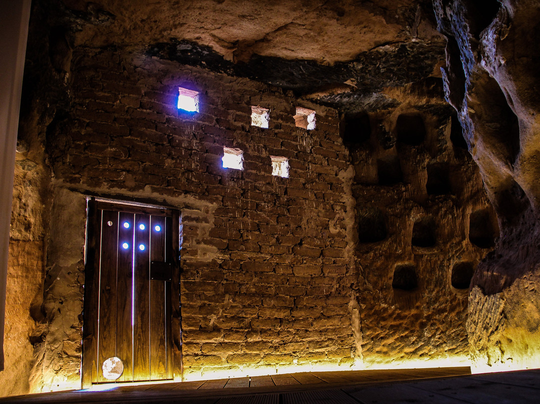 Cueva de los Cien Pilares景点图片