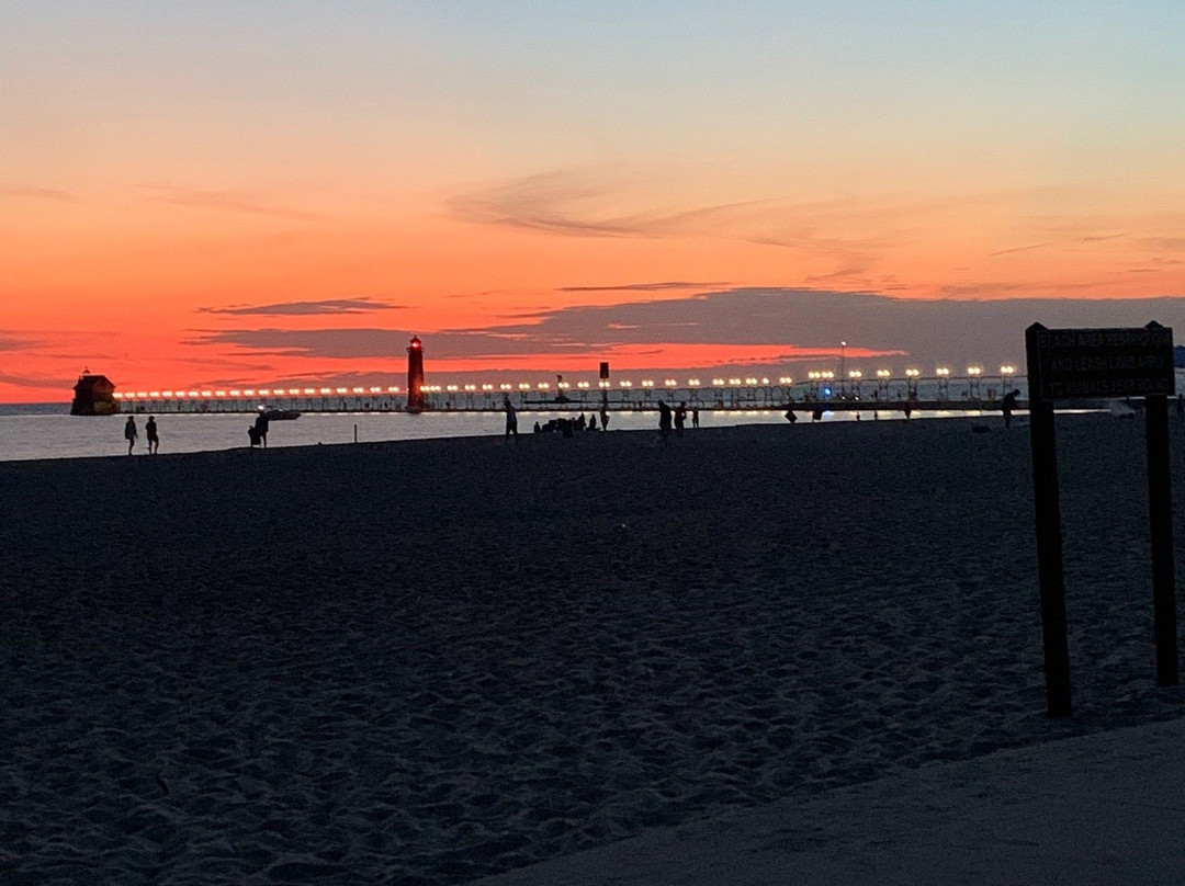 Grand Haven Lighthouse and Pier-格兰德黑文必去景点