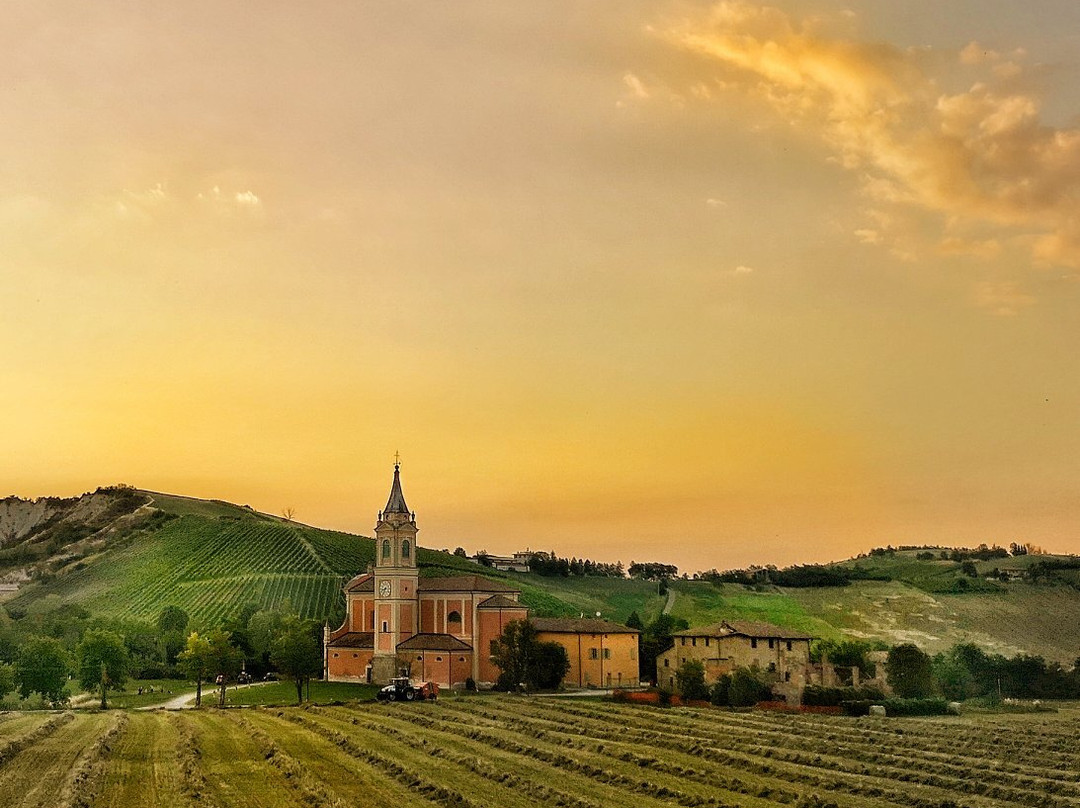 Chiesa di Sant'Apollinare-Castello di Serravalle必去景点