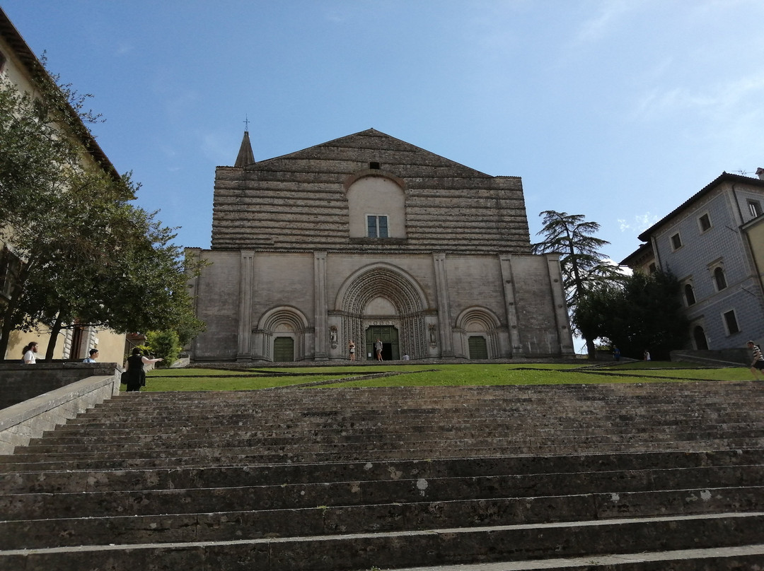Monumento a Jacopone da Todi-托迪必去景点
