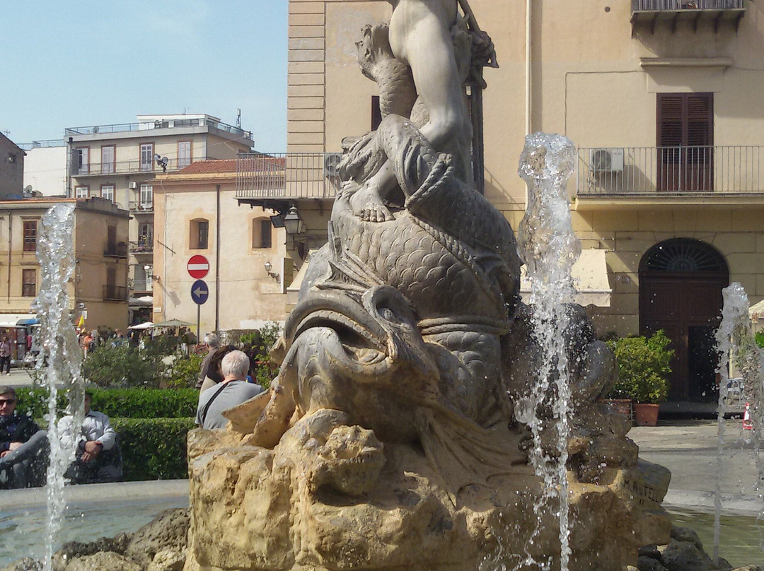 Fontana del Tritone景点图片