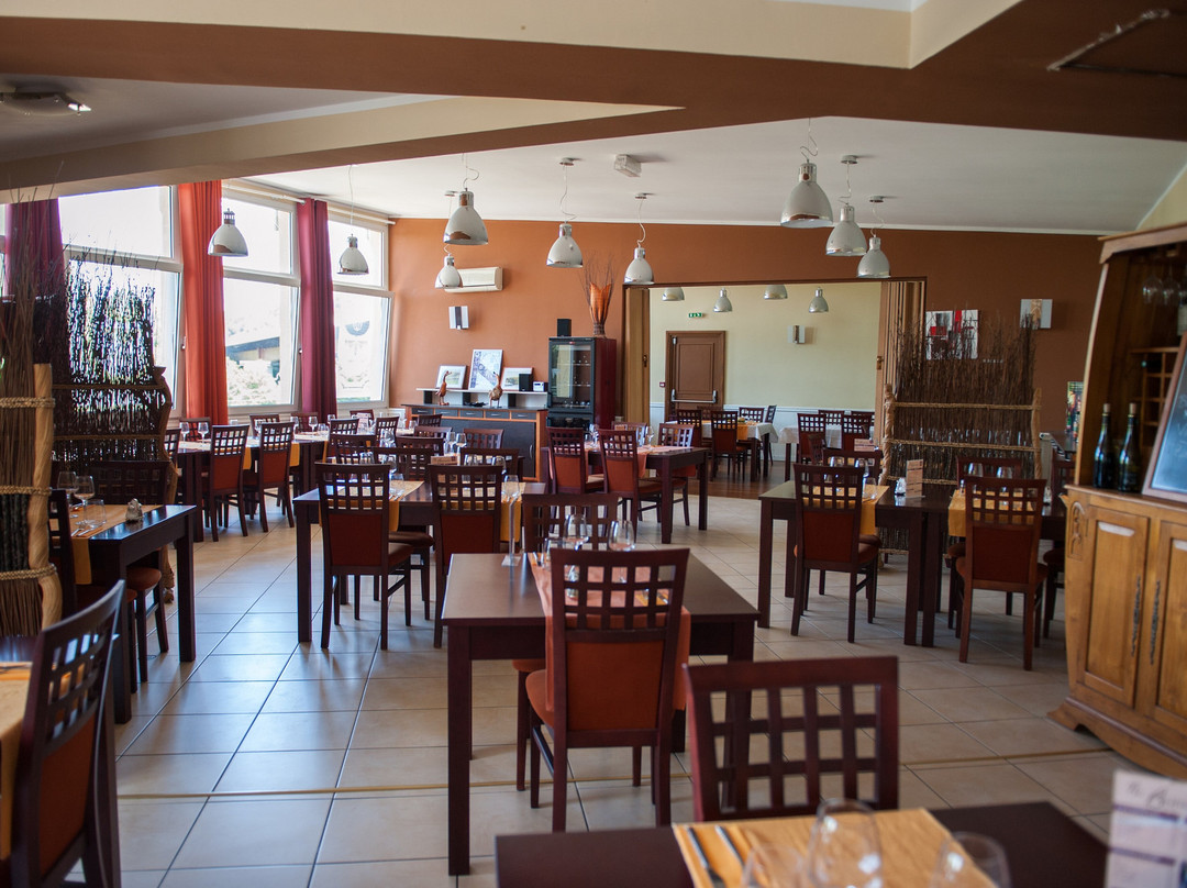 Rive Gauche Hotel Restaurant主图