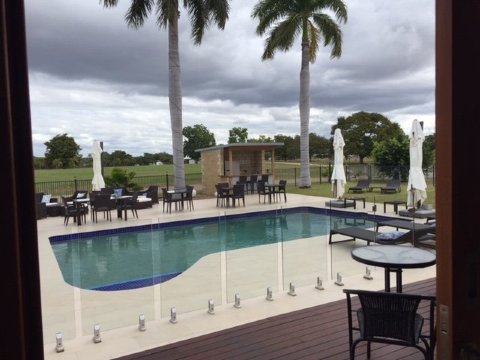 Kernow Charters Towers-泳池