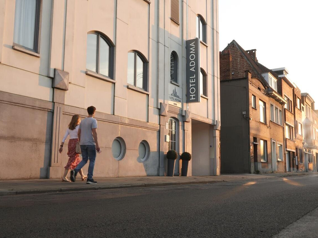 阿多马酒店主图