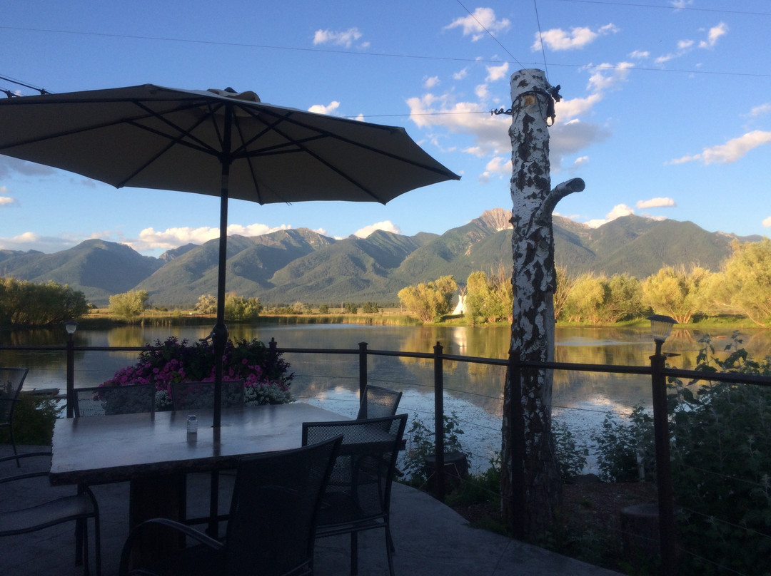 Ninepipes Lodge主图