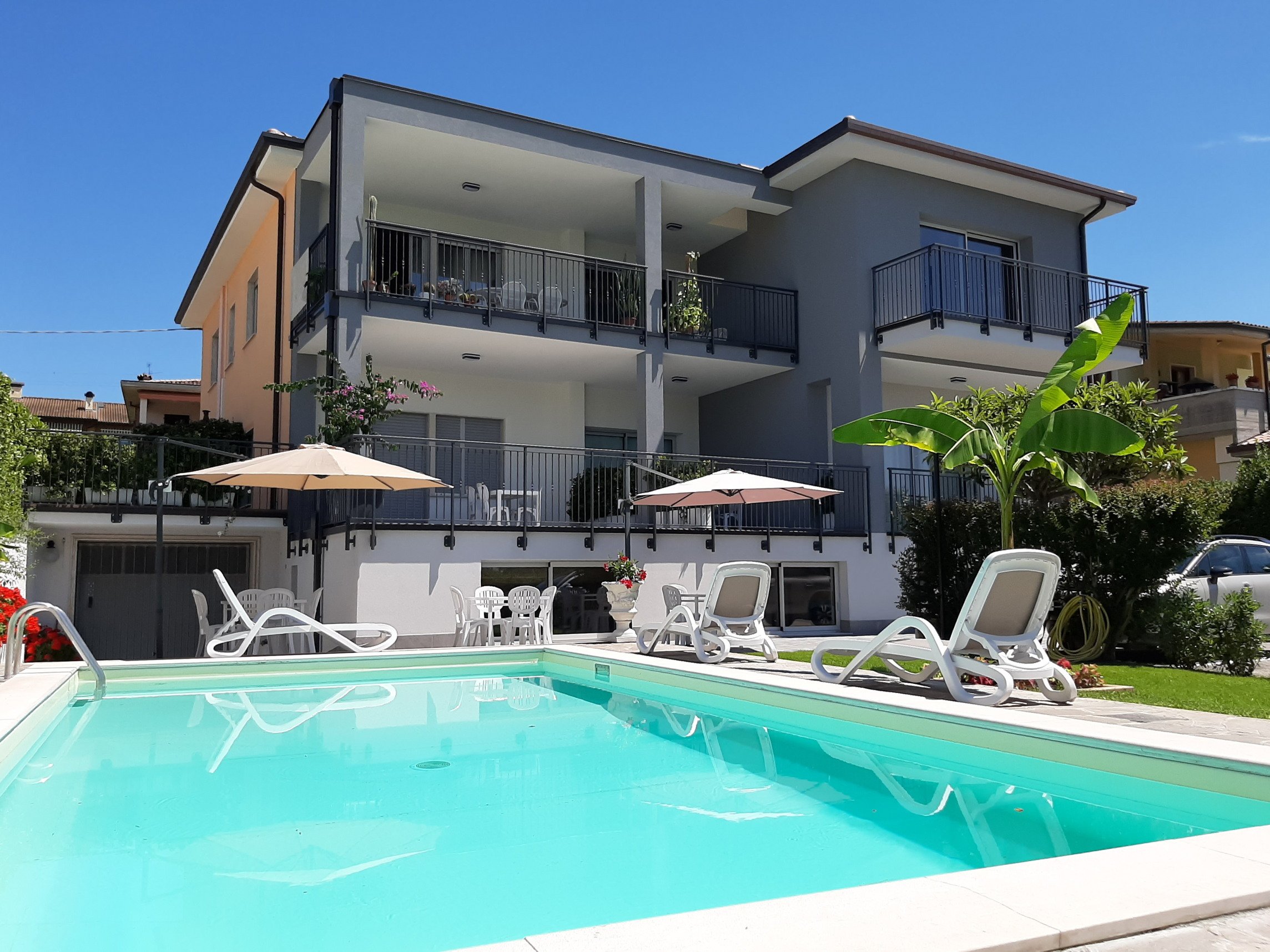 Camere E Appartamenti Da Mirella-泳池
