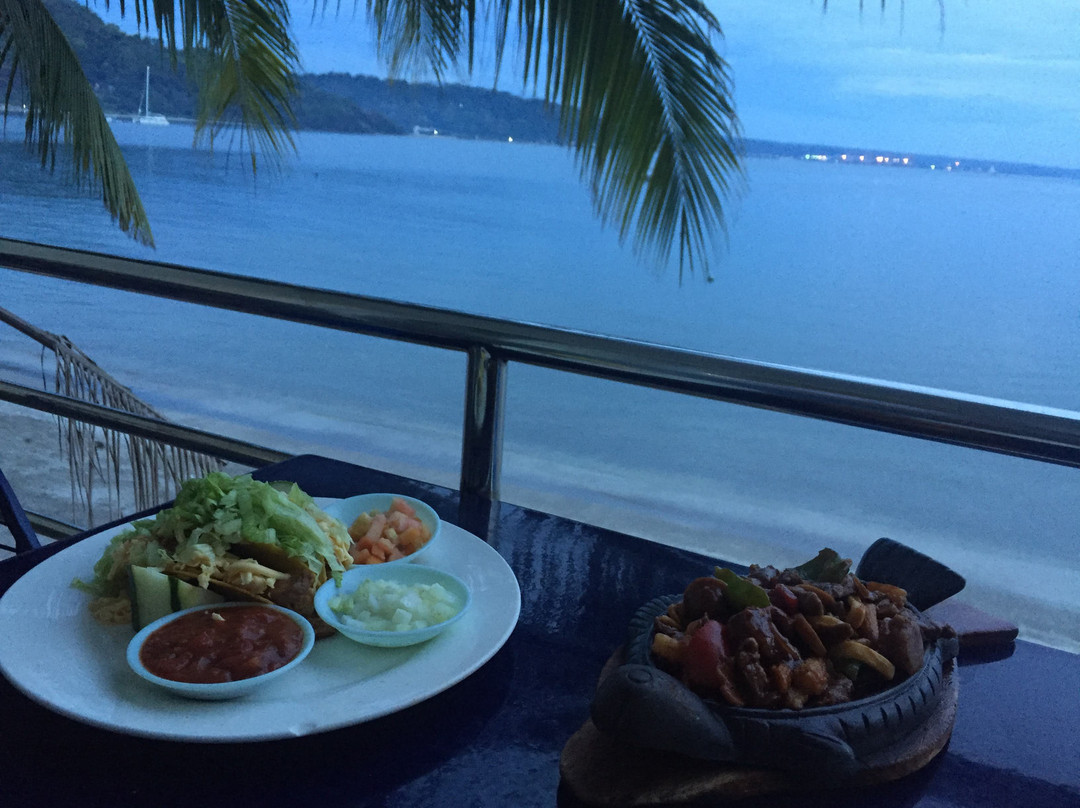 Mango's Beachfront Resort主图