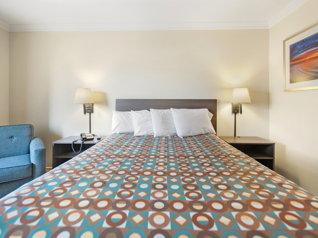 SureStay By Best Western Fontana主图