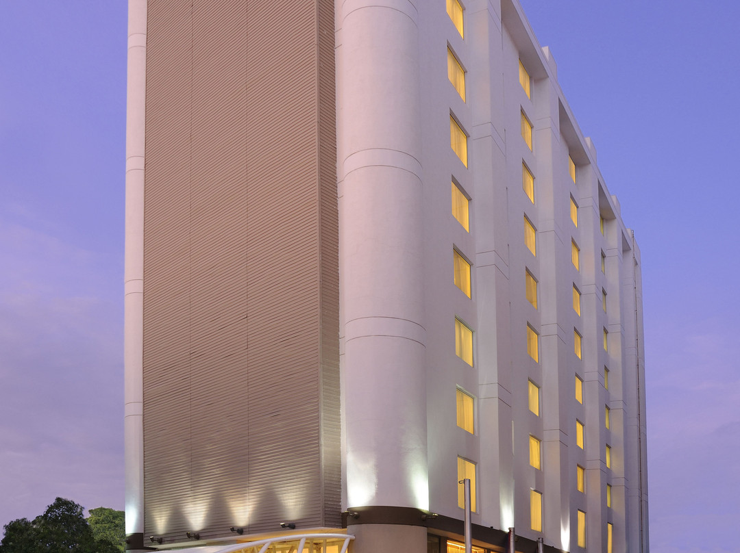 阿默达巴德兰花中央皇家酒店主图