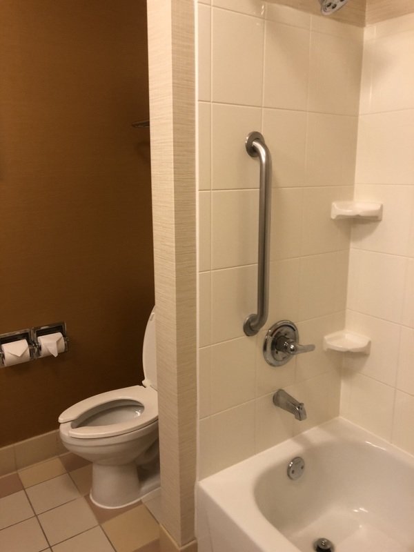 Fairfield Inn & Suites San Bernardino-浴室