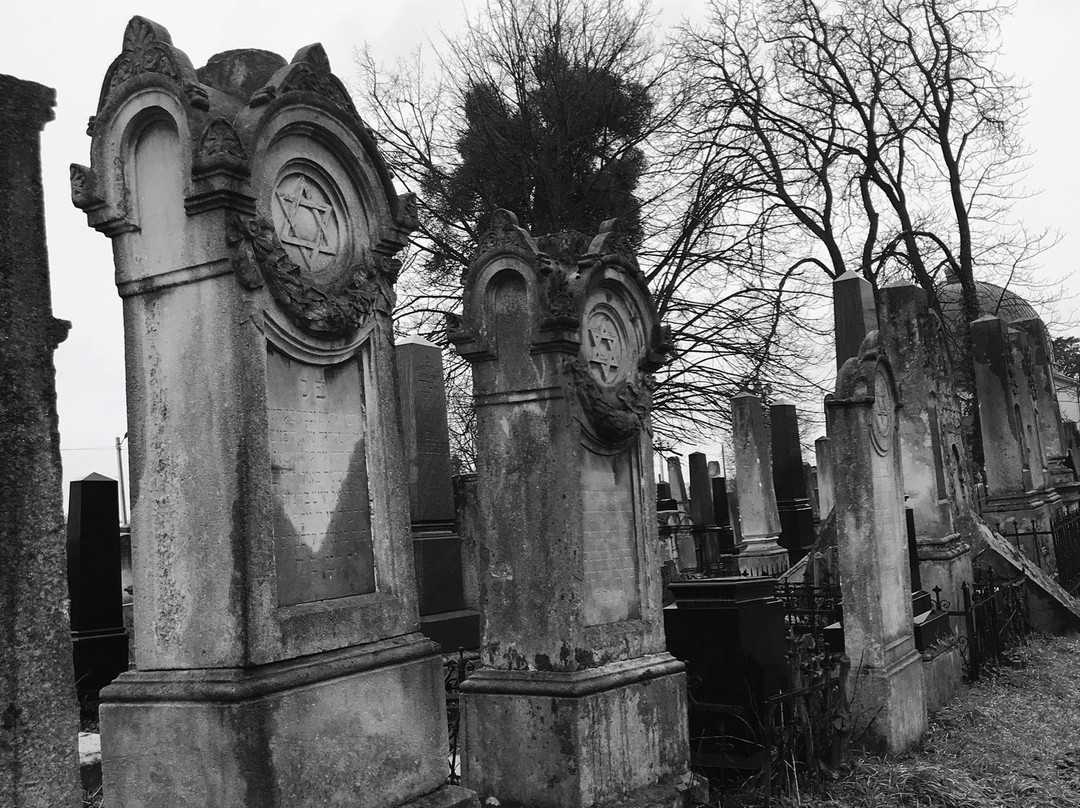 Jewish Cemetery-Chernivtsi必去景点