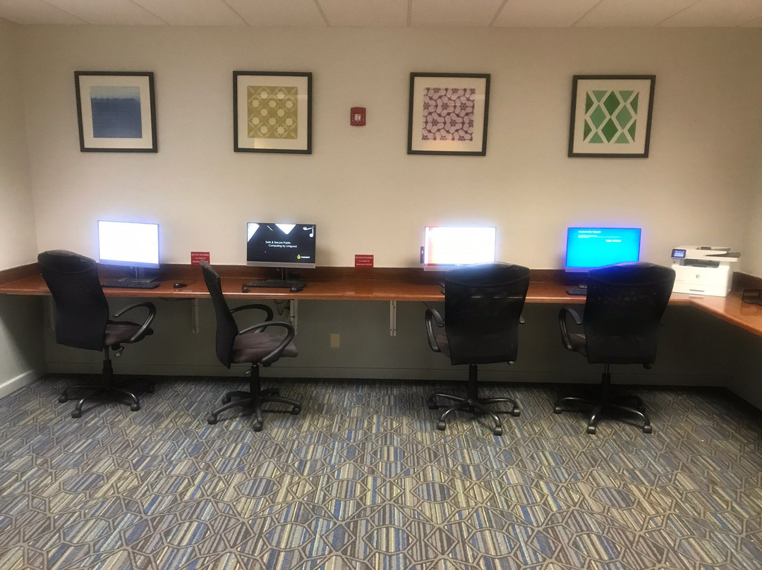 Holiday Inn Express Keith Ware Hall主图