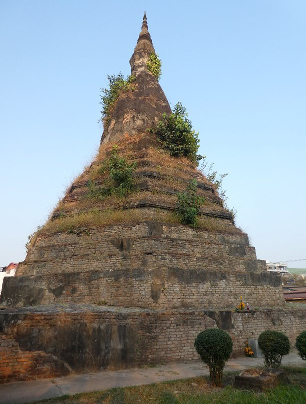 Black Stupa (That Dam)景点图片