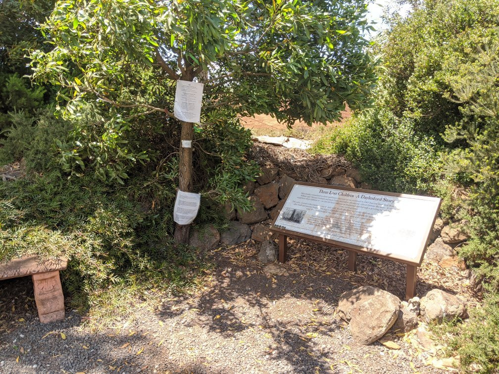 The Three Lost Children Walk & Monument-Musk必去景点