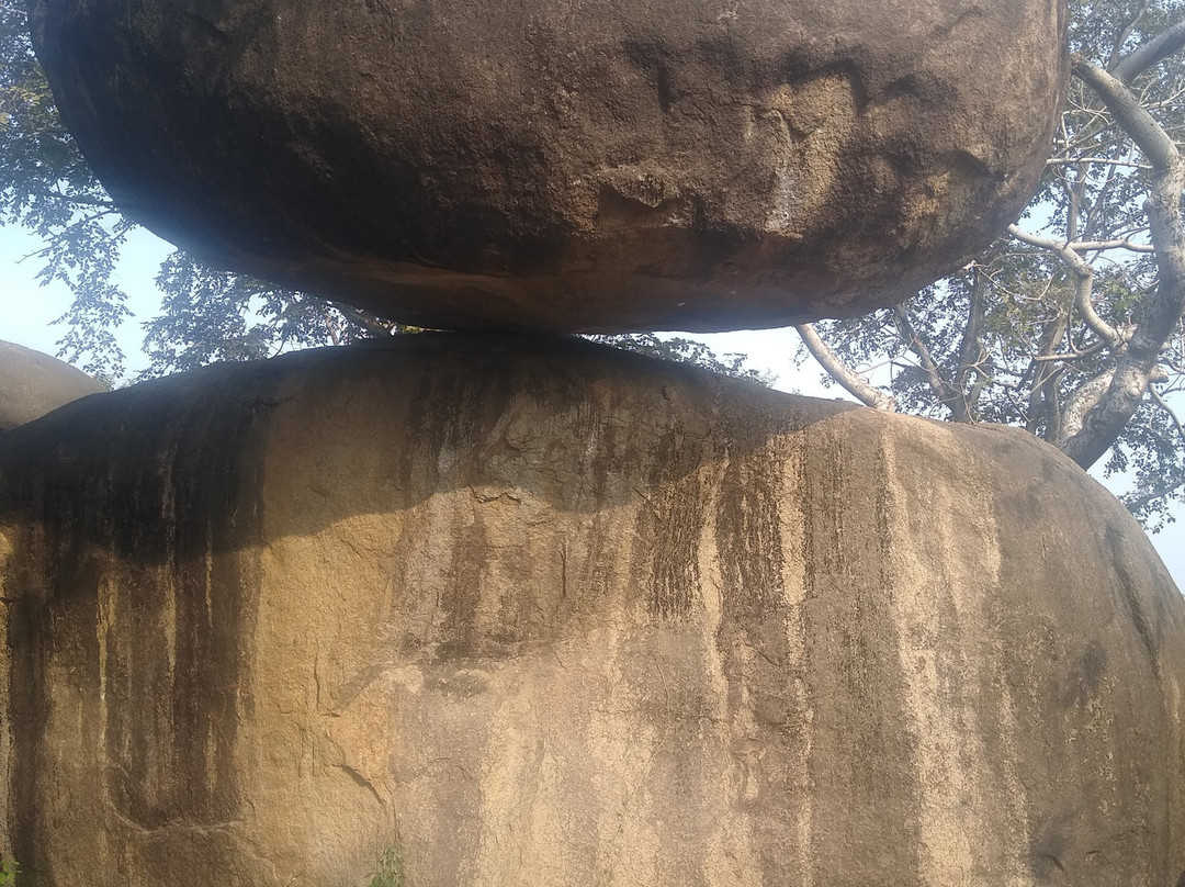 Balancing Rocks-贾巴尔普尔必去景点