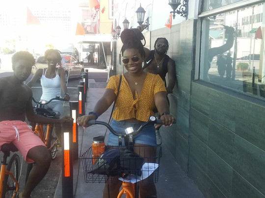 Dilly Dally Bike Tours-拿骚必去景点