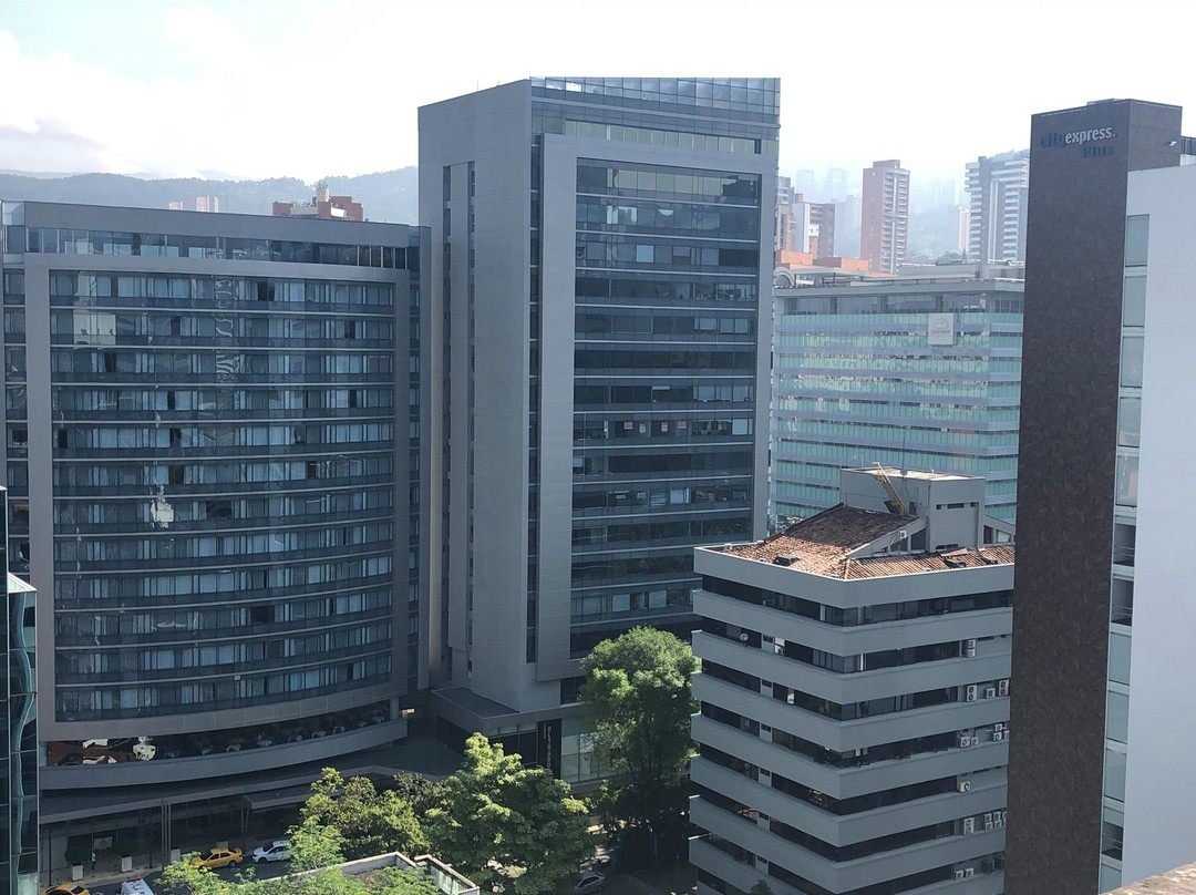 Novelty Suites Hotel主图