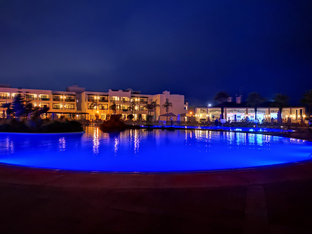 伊波罗之星度假酒店主图