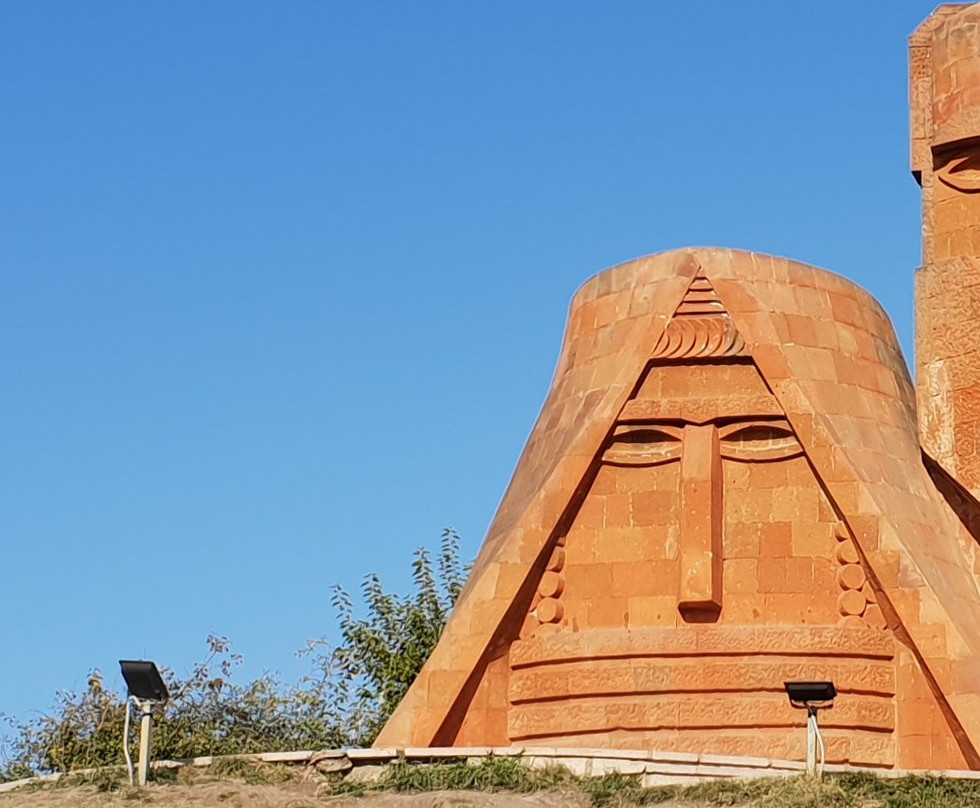 Sculpture "We are our mountains"-斯捷潘纳克特必去景点