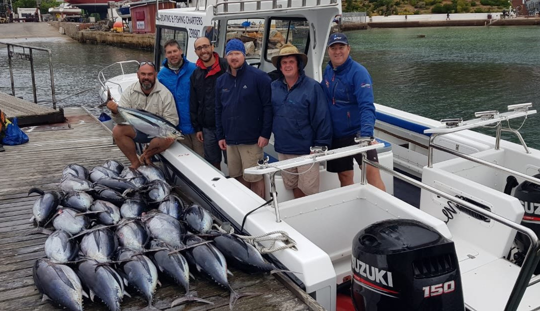 Cape Boat Charters-西门镇必去景点