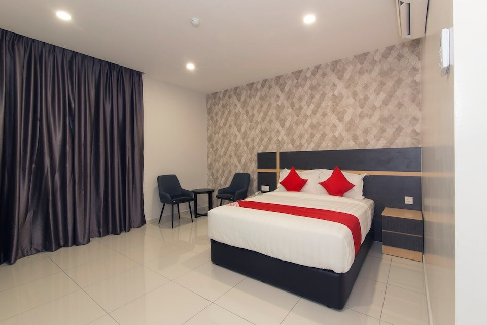 B&L Hotel by Oyo Rooms主图