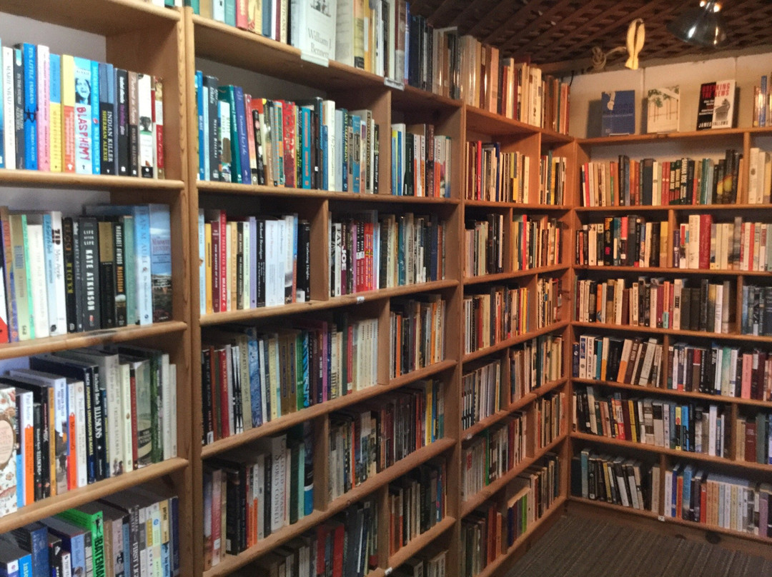 Jupiter's Rare & Used Books-坎农比奇必去景点