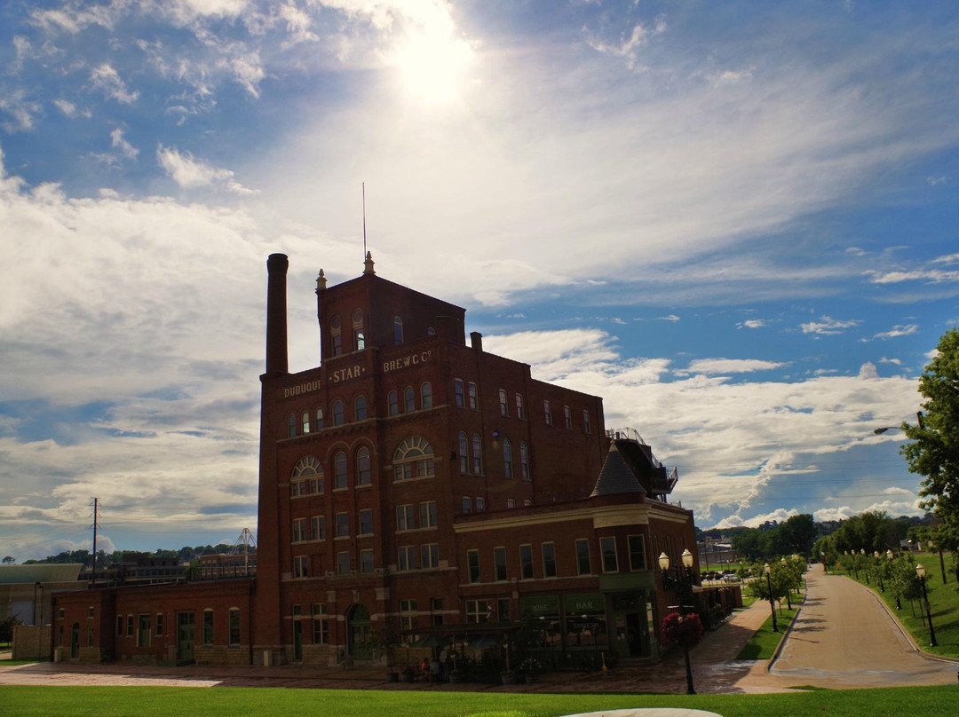 迪比克旅游景点-Stone Cliff Winery